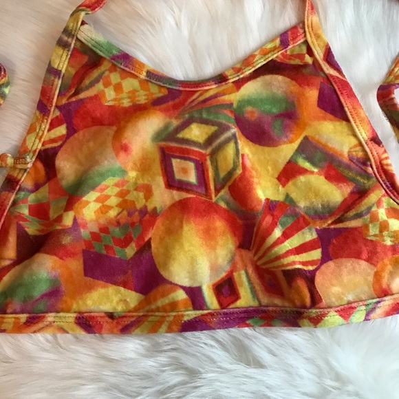 90s’ Geometric Tie-Back Bikini Top - Picture 2 of 3
